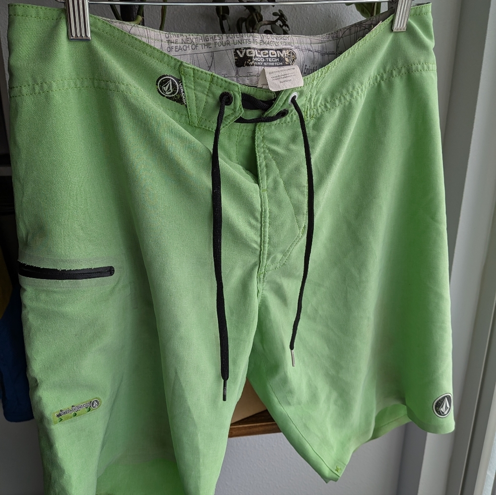 Volcom Mod-Tech Static Board Shorts Men's 32 Lime Green 4-Way Stretch Surf